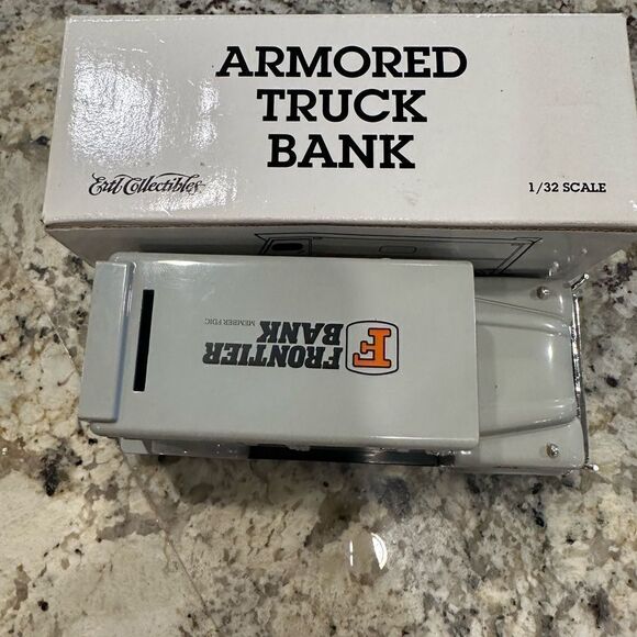 Brink's 1959 GMC Armored Truck Die-Cast Metal Vehicle W/Coin Bank, Ertl B865 - Picture 8 of 15
